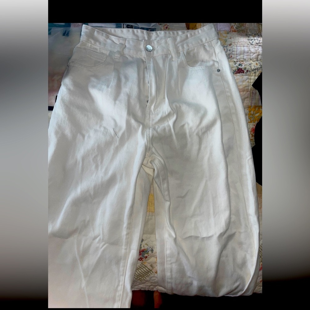 SHEIN Boyfriend Jeans/ never worn/nice thick material but still feel fresh